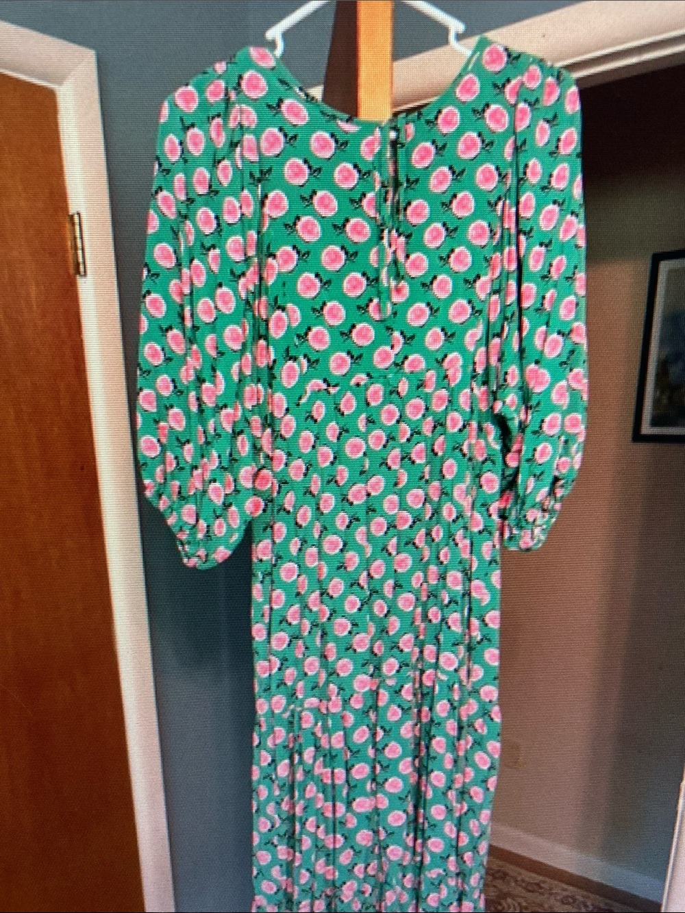 Green Midi Dress with Pink Floral Pattern and Puff Sleeves